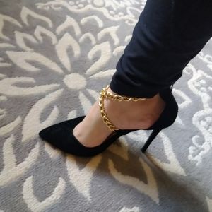 NEVER WORN black velvet pointed heels